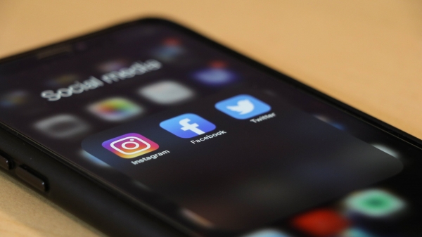 What Social Media Tells You about an Estate Agent