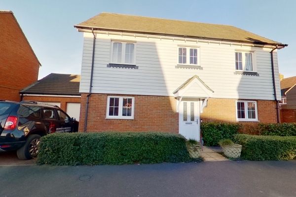 4 bed detached house for sale in Downsberry Road, Bridgefield, Ashford.