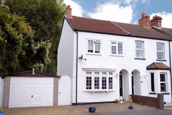 Households in UK confident about housing market outlook, latest survey shows