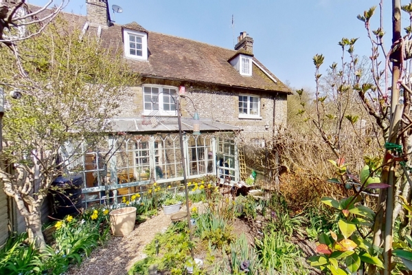 3 bed Grade ll listed cottage for sale in Alkham Road, Temple Ewell, Dover.