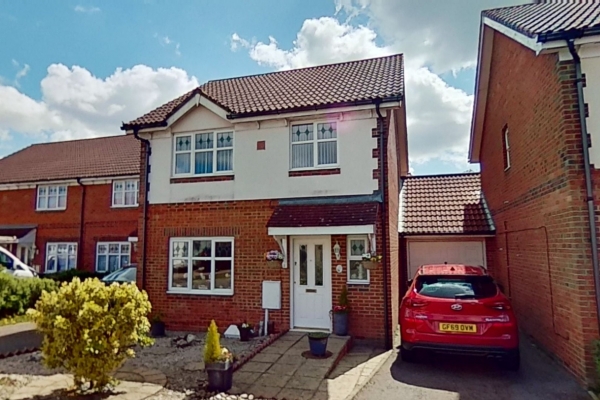 3 bed detached house for sale in Chaffinch Drive, Park Farm, Ashford