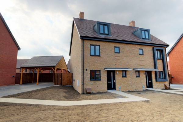 4 bed semi-detached house to rent in Heritage Road, Bridgefield, Ashford, TN25.