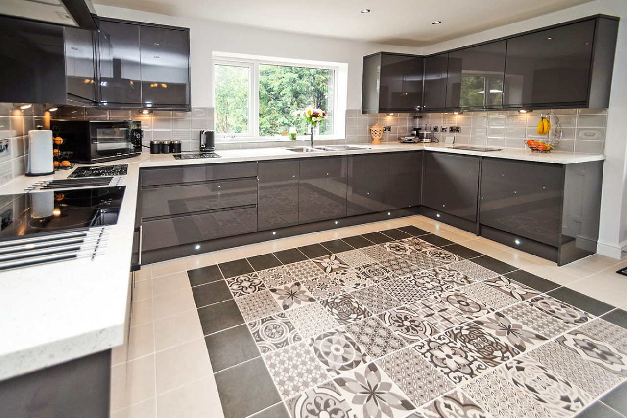 >Modern Black and White Tiled Kitchen