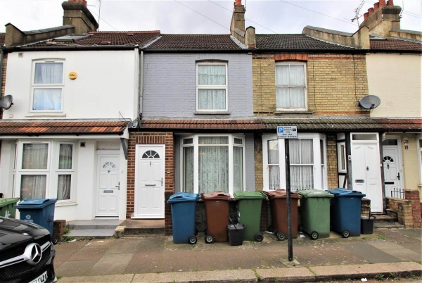 Mead Road, Edgware