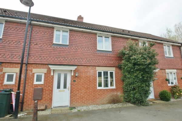 3 bed terraced house to rent in Marmion Way, Ashford