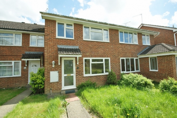 3 bed terraced house to rent in Juniper Close, Godinton Park, Ashford