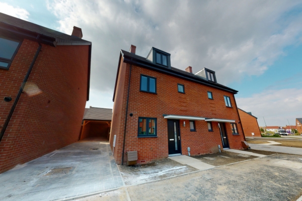 4 bed semi-detached house to rent in Heritage Road, Bridgefield, Ashford, TN25.