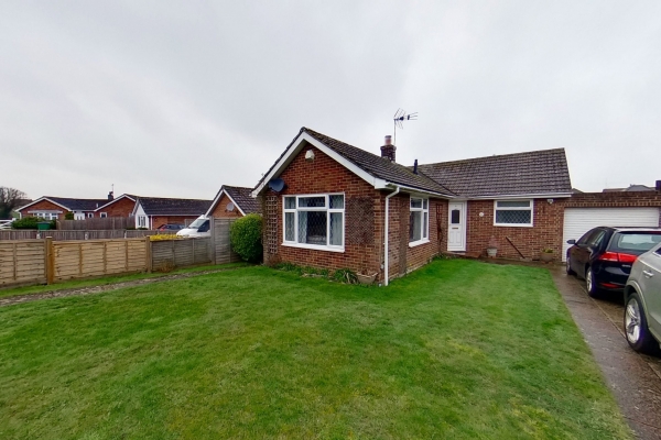 2 Bed Bungalow in Barrow Hill Rise, Sellindge.