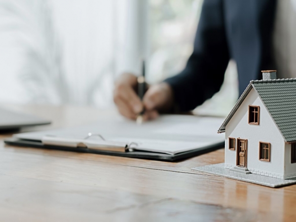 Should you pay a Mortgage Broker/Advisor a fee to work for you?