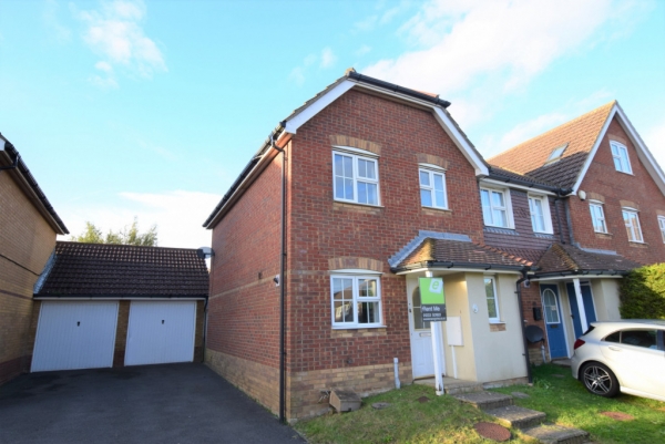 3 bed end of terrace house to rent in Ingram Close, Hawkinge.