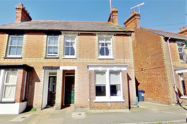 2 Bedroom House for sale in Albert Road, Canterbury.