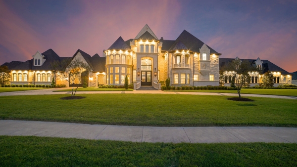 Living In An Old Luxury Home Vs A Newly Built Home