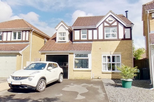 4 bed detached house for sale in Chestnut Lane, Ashford.