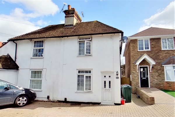 2 Bedroom house for sale in Kingsnorth Road, Ashford.