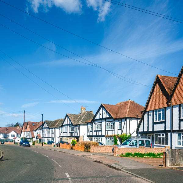 Navigating the Current Housing Market: Why Your Choice of Estate Agent Matters